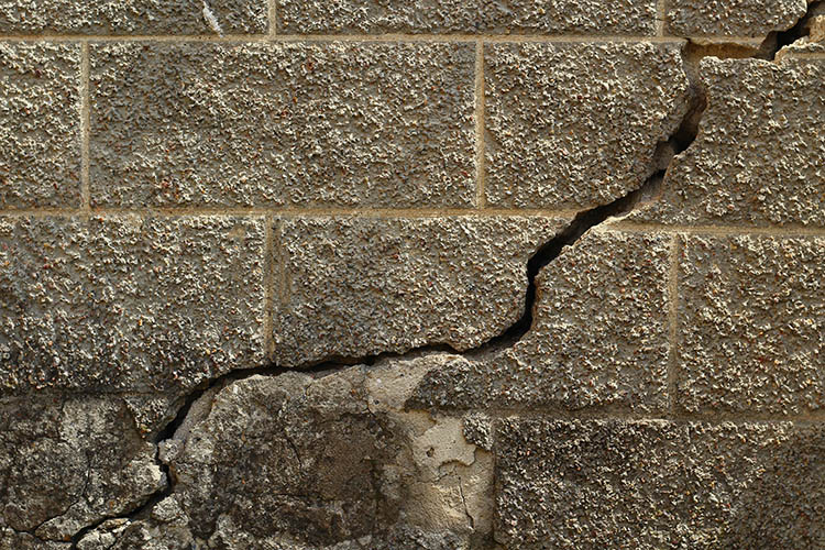Large crack in the wall of the house foundation - Springfield IL