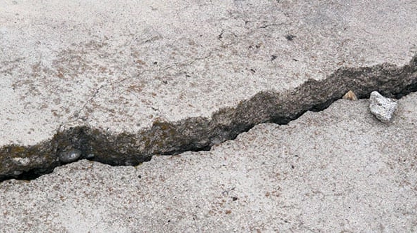 Large crack in concrete foundation - Litchfield, IL